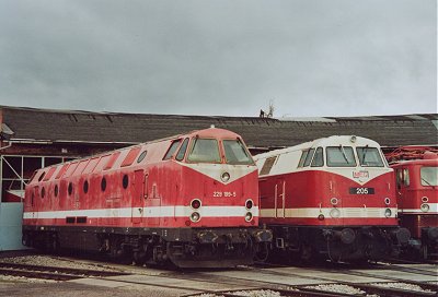 229 199 mit Schwestermaschine MEG 205 im Bw Weimar Januar 2008, ©S.Kloseck