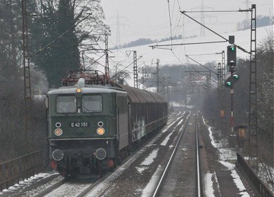 E42 151 am 26.1.2010 auf der Spessartrampe, &copy;Ingo T&auml;ubner