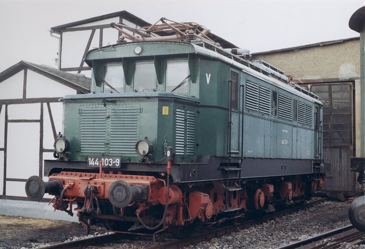 E44 103