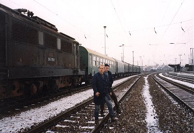 E44 105 in Weimar Bf, Dez.95, ©S.Stieler