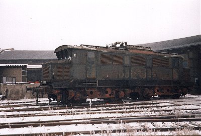 E44 105 im BW Weimar, Dez.95, ©S.Stieler