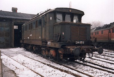 E44 105 im BW Weimar, Dez.95, ©S.Stieler