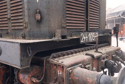 E44 105 im BW Weimar, Dez.95, ©S.Stieler