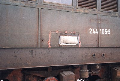 E44 105 im BW Weimar, Dez.95, ©S.Stieler