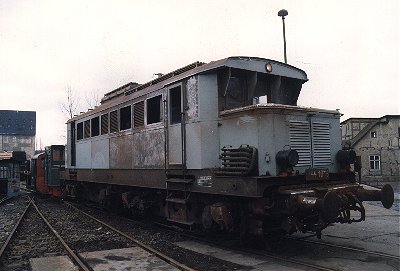 E44 105 im BW Weimar, Dez.95, ©J.Trommler