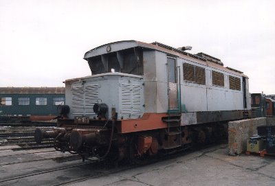 E44 105 im BW Weimar, Dez.95, ©J.Trommler