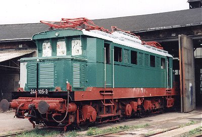 E44 105 im BW Weimar, Dez.95, ©S.Stieler