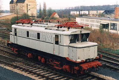 E44 105 im BW Weimar, Dez.95, ©S.Stieler